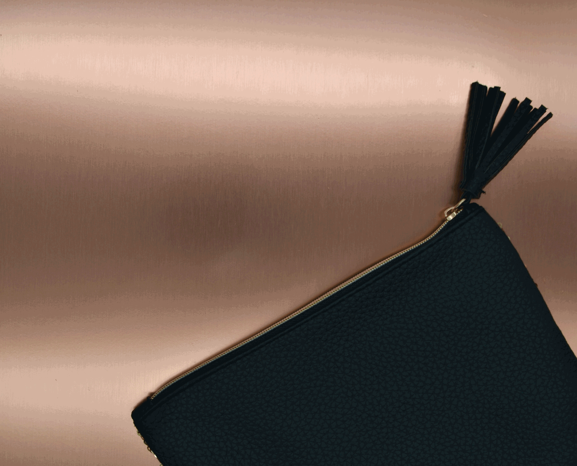 注册即可免费领取小样 Paris Hilton提拉面霜和眼霜